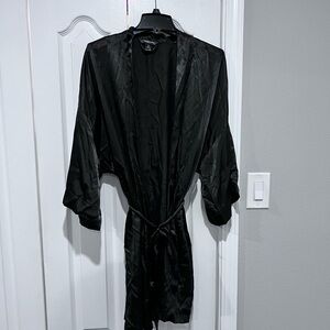 NWT Black robe, XL